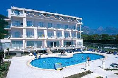 La Perla Resort & Hotel transfer